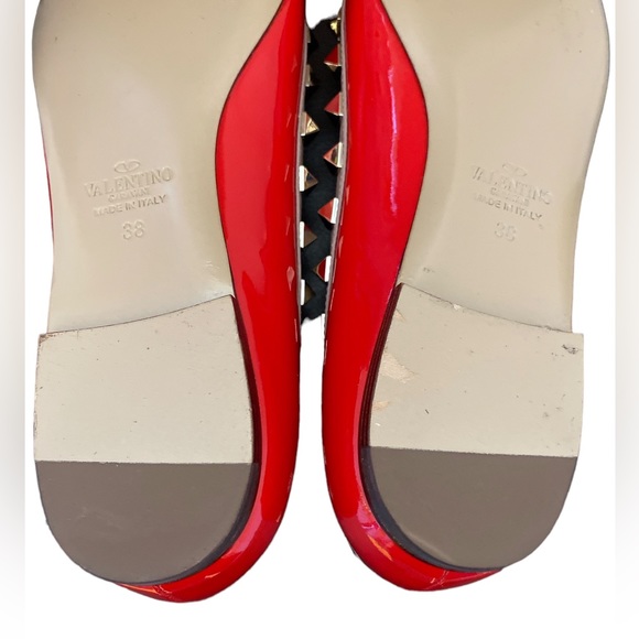 VALENTINO PATENT ROCKSTUD BALLET FLATS - Picture 3 of 5